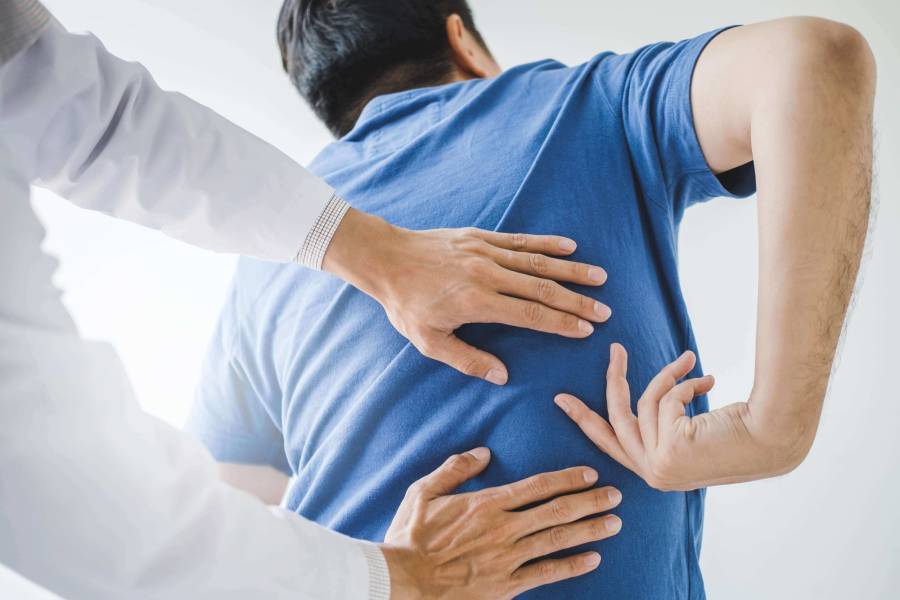 Dr. Ashwini Gaurav providing advanced Back Pain Treatment in Patna, India
